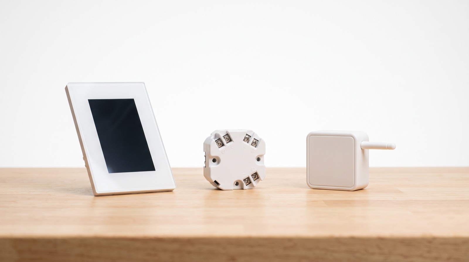 A no-neutral smart switch, a neutral cable and a relay module laid out as the three options for a loop-in wired Malaysian switch box